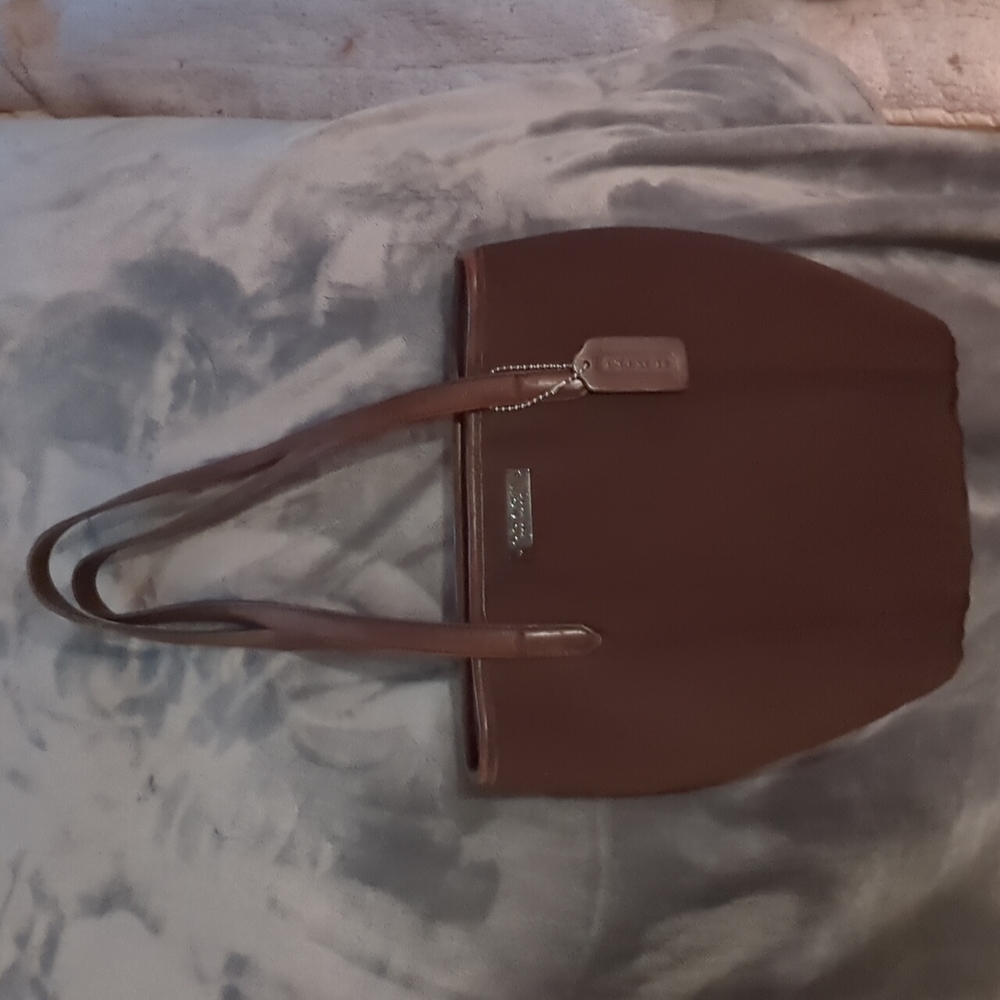 Fabulous classic medium sized Coach tote